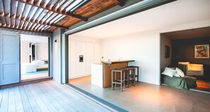 4 bedrooms, in-room safe, iron/ironing board, free WiFi