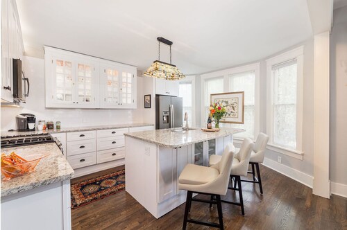 12 South Renovated Bungalow near Vandy and Belmont