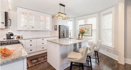 12 South Renovated Bungalow near Vandy and Belmont