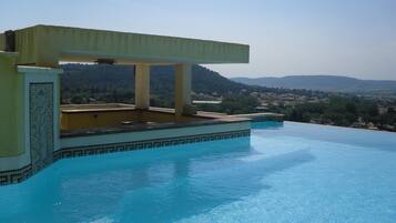 Piscine extérieure, piscine chauffée