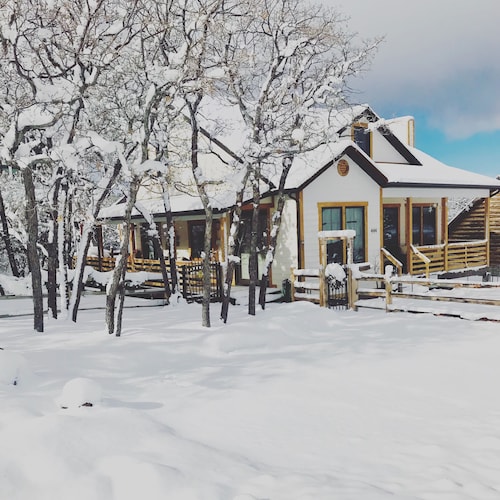 Charming Mountain Cottage