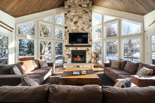 Interior - Large Tremblant Ski and Golf Chalet (Mont-Tremblant)