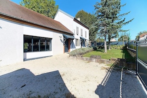 Exterior - Superb house with indoor pool in Burgundy- 16 people (argilly)