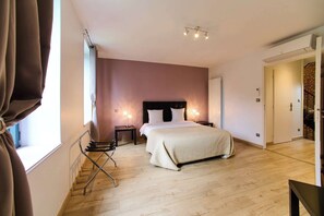 8 bedrooms, iron/ironing board, travel crib, WiFi - Superb house with indoor pool in Burgundy- 16 people (argilly)