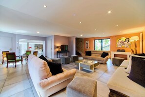 Smart TV, table football, ping pong, books - Superb house with indoor pool in Burgundy- 16 people (argilly)