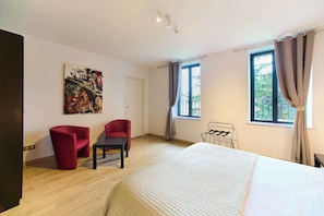 8 bedrooms, iron/ironing board, travel cot, WiFi - Superb house with indoor pool in Burgundy- 16 people (argilly)