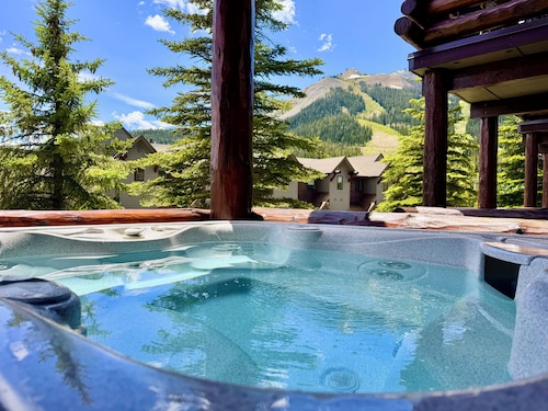 Amazing Ski-in/ski-out Big Sky Townhome - Hot Tub - Mtn Views - New Bathrooms