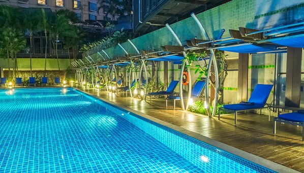 Outdoor pool, pool loungers