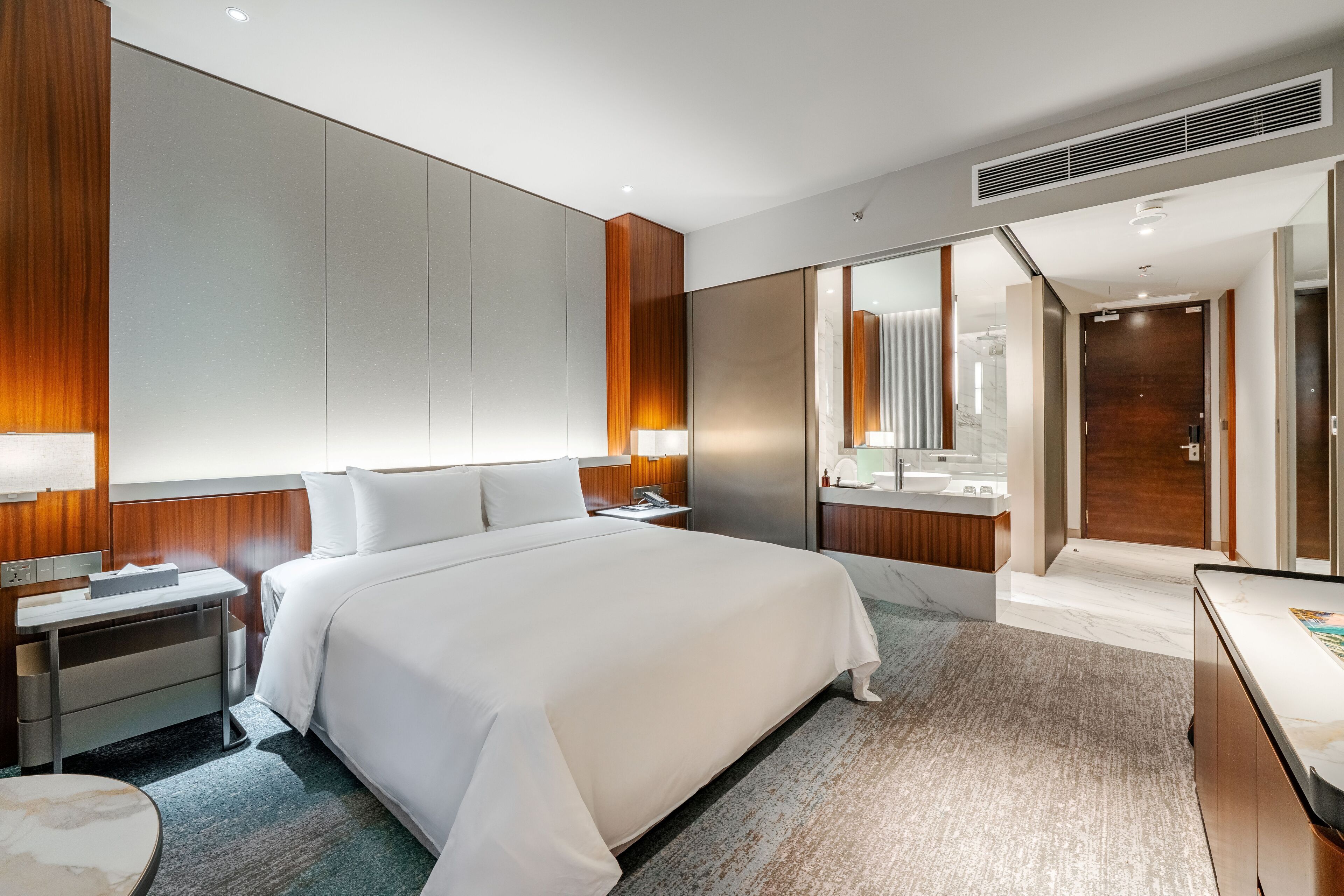 Roupas de cama premium, edredons de pluma, cofres nos quartos