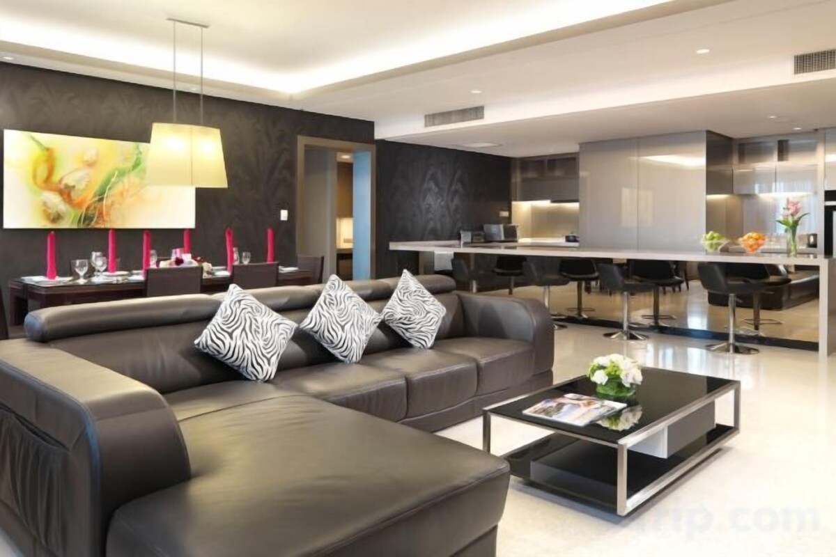 Three Bedroom Suite With Exclusive Residences Lounge Access