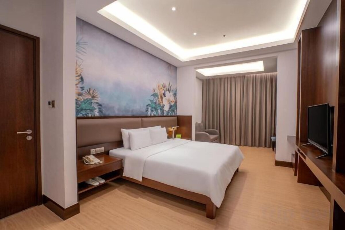 One-Bedroom Suite With Exclusive Residences Lounge Access