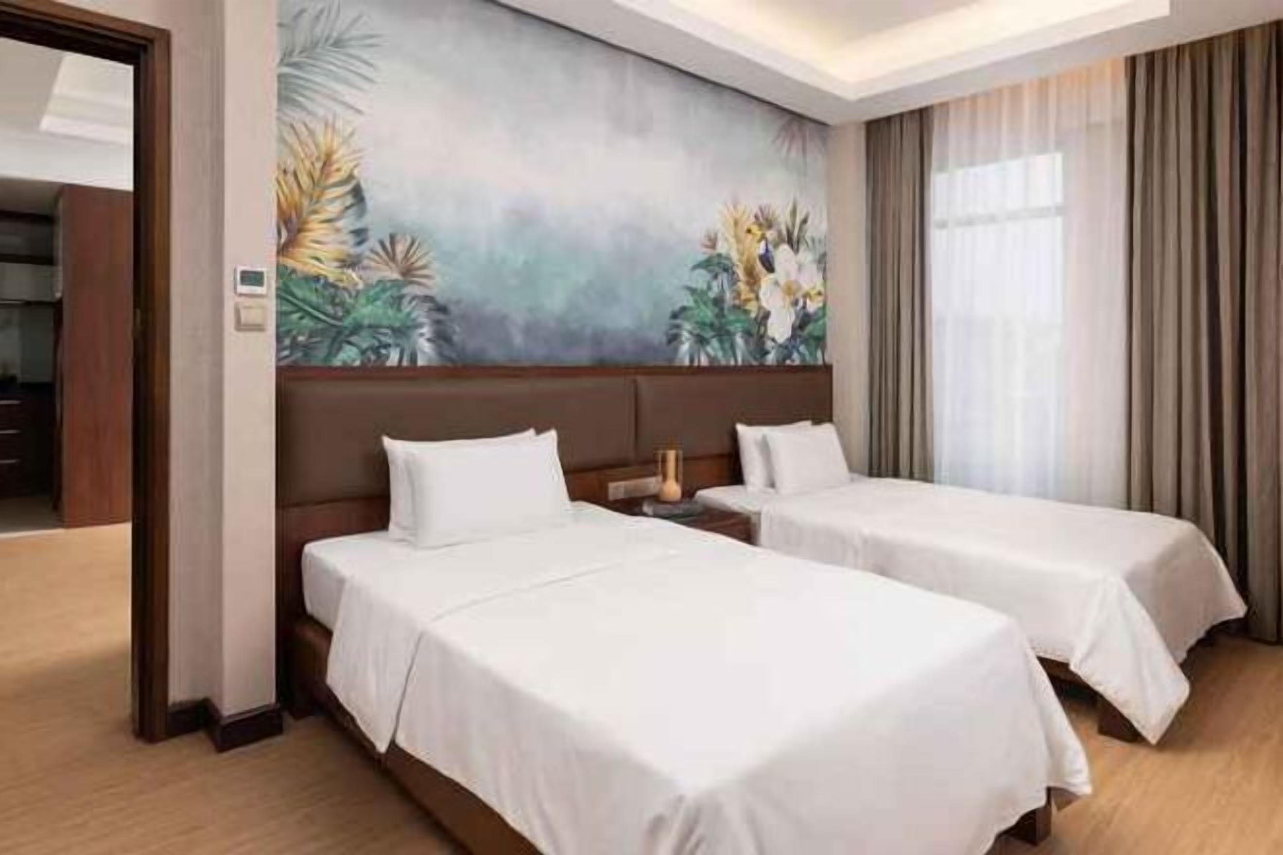 Premium bedding, down duvets, minibar, in-room safe