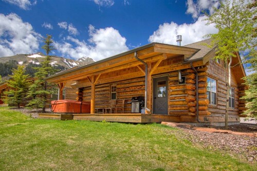 True Ski-in/ski-out - The Wrangler-Cowboy Heaven Cabin, Hot Tub, New Bathrooms