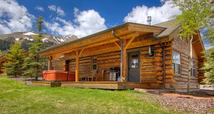 Wrangler- Cowboy Heaven -mökki / hiihtää sisään / ulos ovesta / kuutamoisalta / porealtaalta