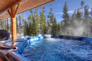 Tina de hidromasaje al aire libre