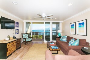 TV, fireplace, DVD player - H-G-T-V type Renovation, Million Dollar view starting at only $210/night! (Kapaa)