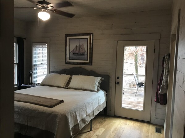 2 bedrooms, WiFi, bed sheets - Lake Martin alabama, Cozy Couple Or Small Family. Pontoon Boat Rentals Available (Alexander City)