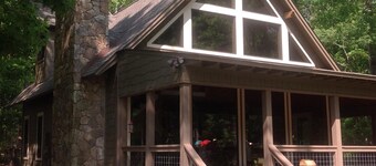 Lake Martin alabama, Cozy Couple Or Small Family. Pontoon Boat Rentals Available