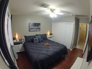 1 bedroom, iron/ironing board, WiFi, bed sheets - Island Rio ~ Lux. Priv. Bed/Bath ~ 10 Min Strip/LAS ~ Hi Tech ~ 50" WidesScreen (Las Vegas)