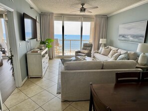 Smart-TV, DVD-Player, Tischfußball, Tischtennisplatte