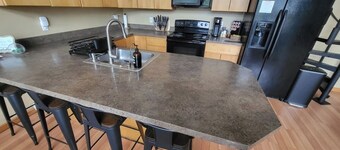 Schöner, ruhiger und geräumiger Landrückzug | Jacuzzi | 23+ Acres | Schläft 13+