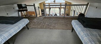 Schöner, ruhiger und geräumiger Landrückzug | Jacuzzi | 23+ Acres | Schläft 13+
