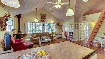 TV, fireplace, books, stereo