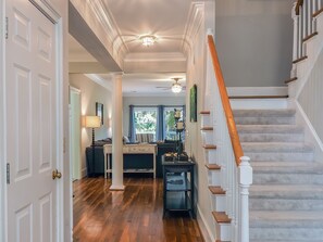 Interior - Wonderful 4BR/4BA Home! Sleeps 10.  Amenity Cards Available! Close to Beach! (Johns Island)