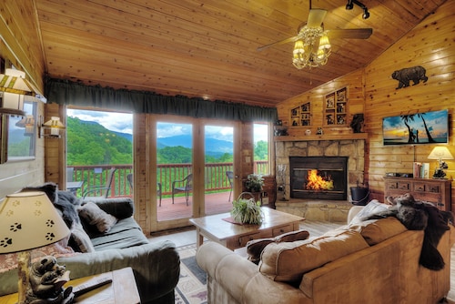 Amazing Views! > Dollywood, Hot Tub, Theater, Games, Resort Pool, Pet Friendly