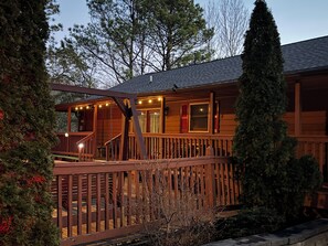 Exterior - Amazing Views!  > Dollywood, Hot Tub, Theater, Games, Resort Pool, Pet Friendly (Gatlinburg)