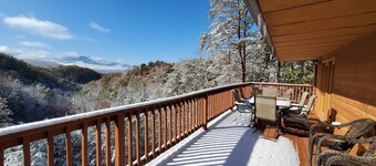 A + uitzicht! DEZE 9/6 GATLINBURG CABINE HEEFT HET ALLEMAAL! Pool / Game & Theater Rms / Arcade / HTub
