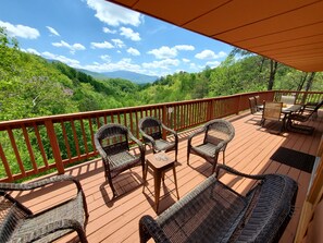 Outdoor dining - Amazing Views!  > Dollywood, Hot Tub, Theater, Games, Resort Pool, Pet Friendly (Gatlinburg)