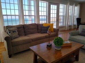 Smart TV, fireplace, DVD player, table tennis - PLEASANT VIEW-South Haven LAKEFRONT with Private Beach-Decks-Patio-Firepit-Swing (South Haven)