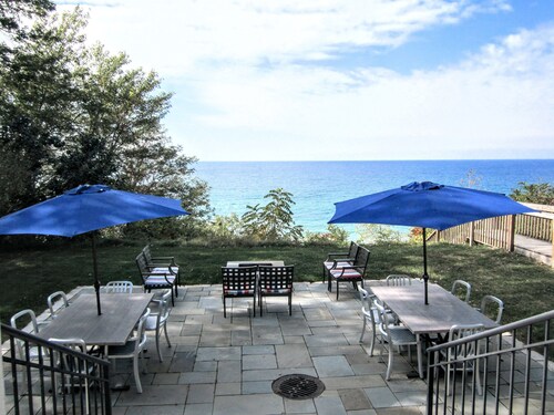 PLEASANT VIEW-South Haven LAKEFRONT with Private Beach-Decks-Patio-Firepit-Swing