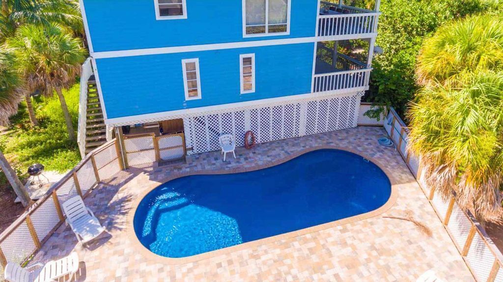 Pool Home, Steps from the Beach and Spectacular Sunsets plus StarLink Internet