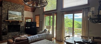 Custom Built Mountain Home on 4 Acres - 5 Miles from Old Edwards Inn