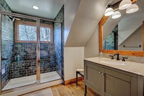 Combined shower/bathtub, hair dryer, towels, soap