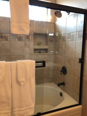 Shower, hair dryer, towels, soap - HOZHO: Pool, Hot Tub & Lake Powell Views - 125 dollar credit for 4th night! (Greenehaven)