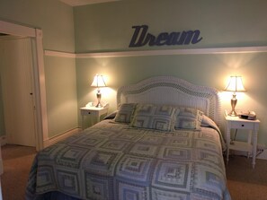 2 bedrooms, desk, iron/ironing board, free WiFi
