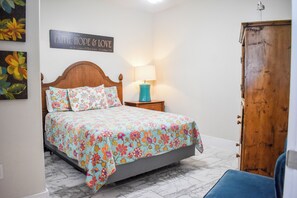 3 bedrooms, desk, iron/ironing board, free WiFi