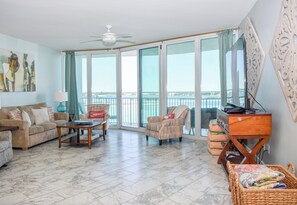 Smart TV, DVD player, stereo