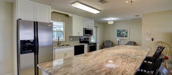 Enjoy a 3-bedroom vacation home in Yacht Club - Special January & February.