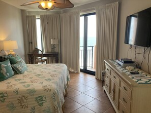 2 bedrooms, desk, iron/ironing board, WiFi