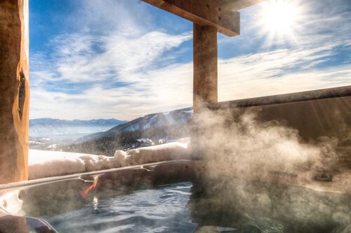 1 of a Kind Slopeside Saddle Ridge! Luxury 4BR+Bonus Rm, Hot Tub, Lone PeakViews