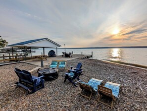 Property grounds - Charming Cottage LITERALLY on Lake --Pet Friendly with Guest Cottage (Romulus)