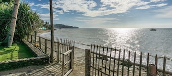 HangOut Beach & Resort