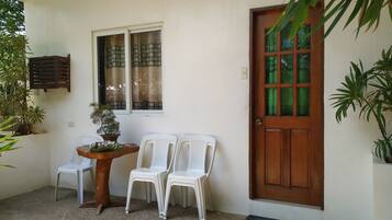Standard Room, 1 Queen Bed, Garden View, Garden Area | 1 bedroom, free WiFi, bed sheets