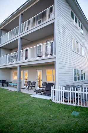 Exterior - Beachfront Bliss:1st-Floor Condo Vacation Rental-Unbeatable Access and Amenities (Orange Beach)