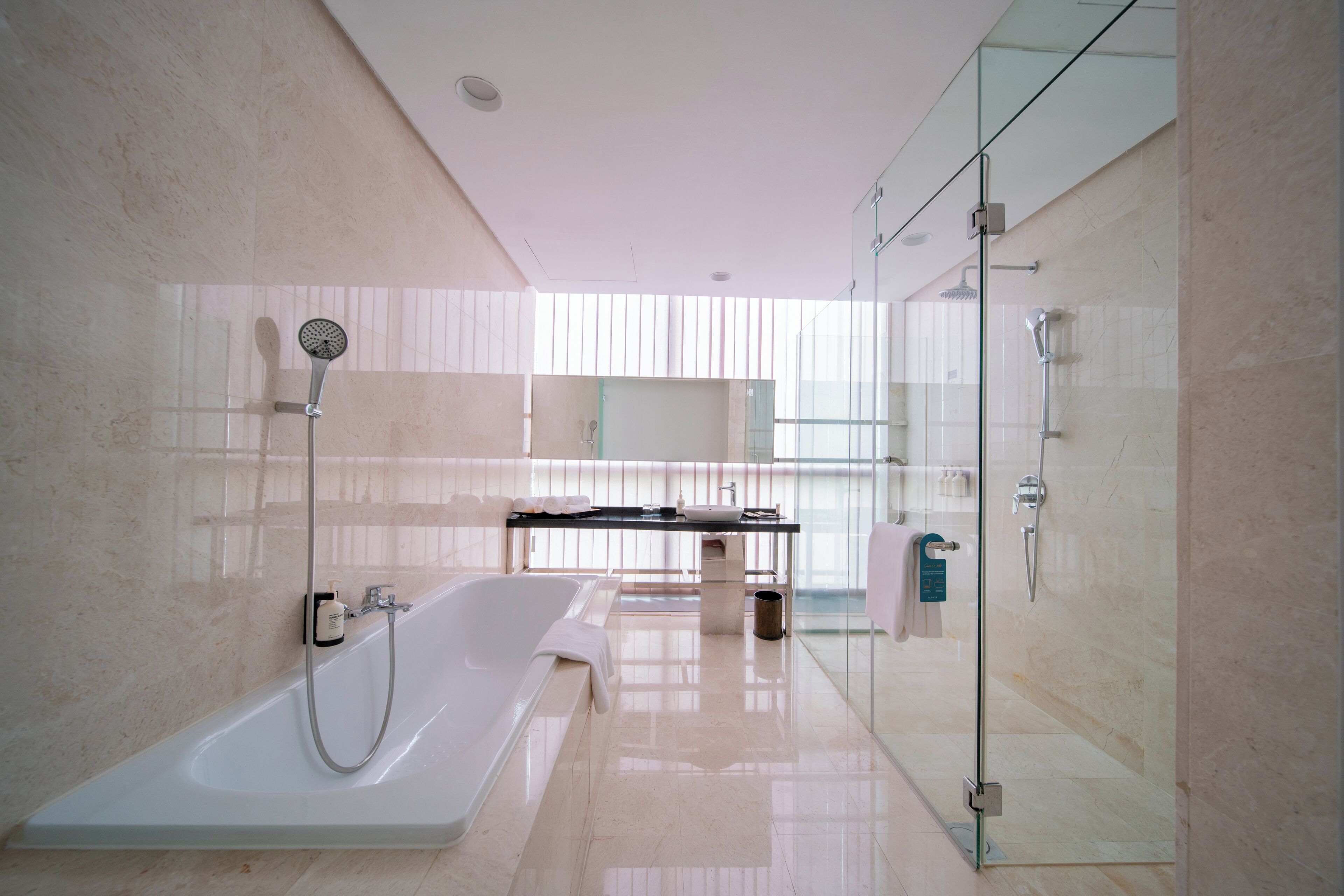 shower, rainfall showerhead, free toiletries, towels