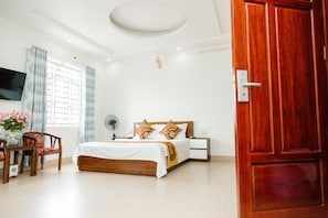 Deluxe Double Room | In-room safe, desk, free WiFi - Hoang Ngan Hotel (Hai Phong)